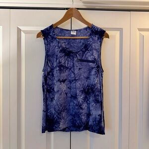 Vero Moda Lavender‑Blue Tie‑Dye Sleeveless Top with Decorative Zipper